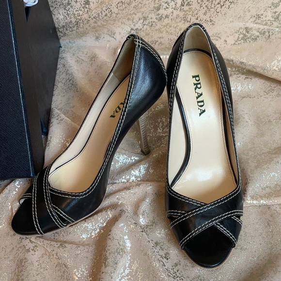 PRADA BLACK STITCH NAPPA DELAVE CLASSIC HEELS! - Picture 4 of 6